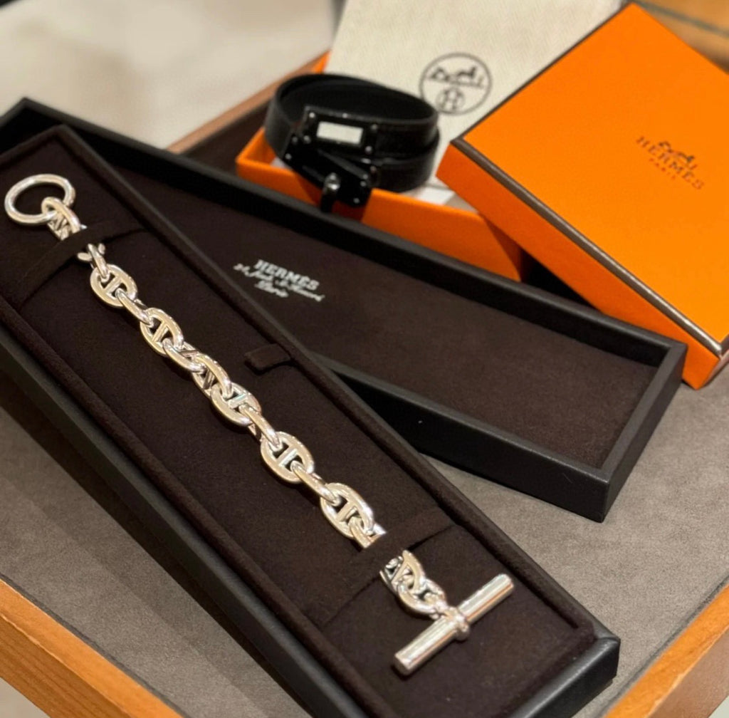 Toggle Bracelet in Polished Metal-Tone – Toggle Detail – Design 002 side detail