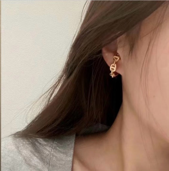 Toggle Stud Earrings in Polished Metal-Tone – Toggle Detail – Design 003 close-up detail