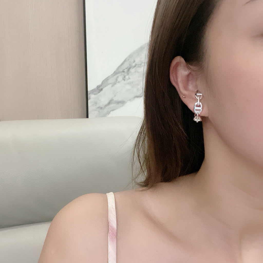 Toggle Stud Earrings in Polished Metal-Tone – Toggle Detail – Design 003 side detail