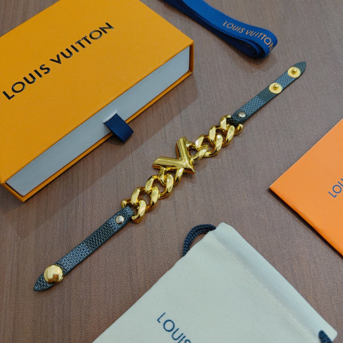 Geometric Emblem Leather-Detail Bracelet – Leather Detail – Design 021 close-up detail