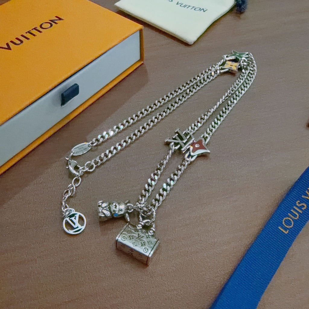 Chain Pendant Necklace in Silver-Tone – Design 037 front product view