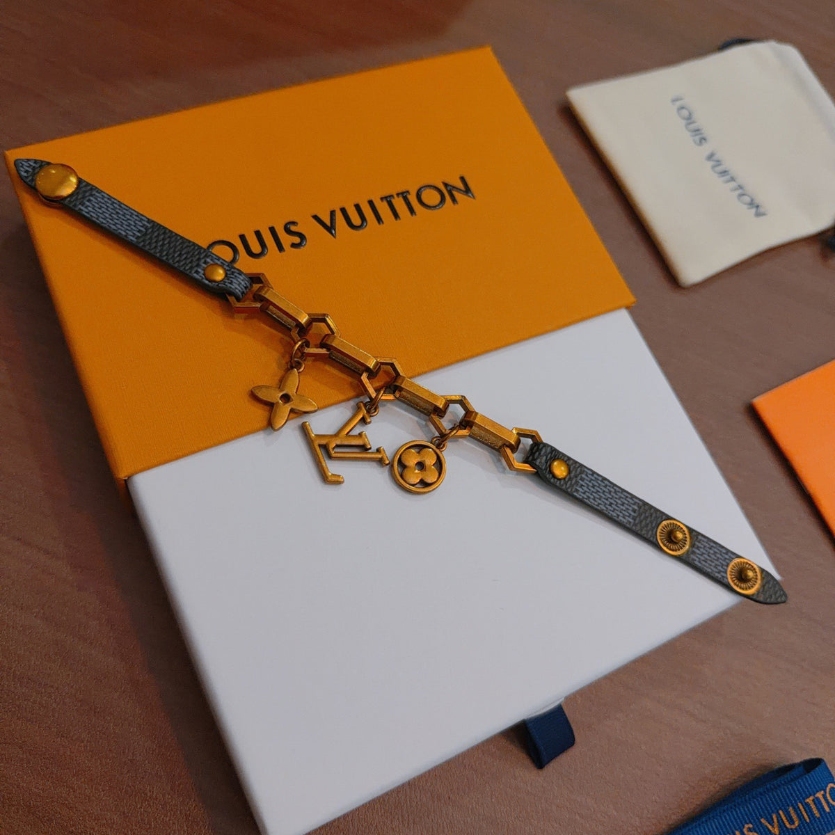 Geometric Emblem Leather-Detail Bracelet – Leather Detail – Design 014 detail view