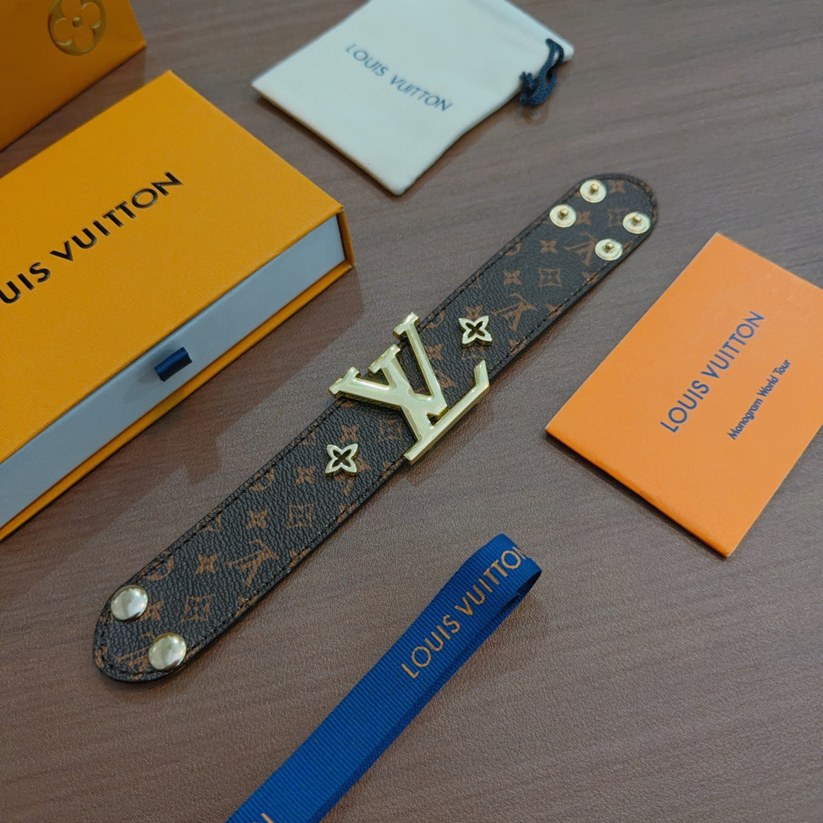 Geometric Emblem Leather-Detail Bracelet – Leather Detail – Design 015 detail view