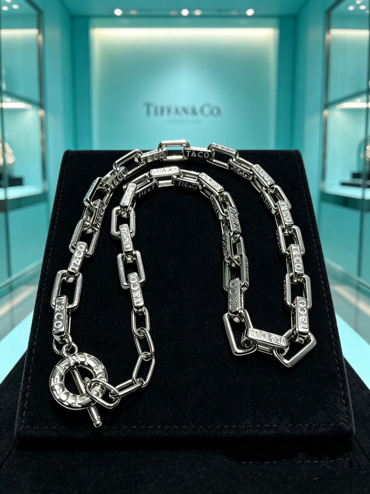 Signature Motif Pendant Necklace in Silver-Tone – Vintage Detail – Design 39 close-up detail