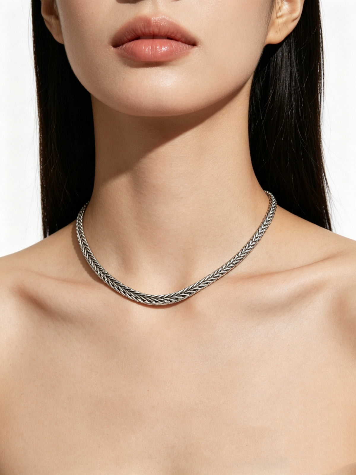 Signature Motif Pendant Necklace in Silver-Tone – Vintage Detail – Design 38 close-up detail