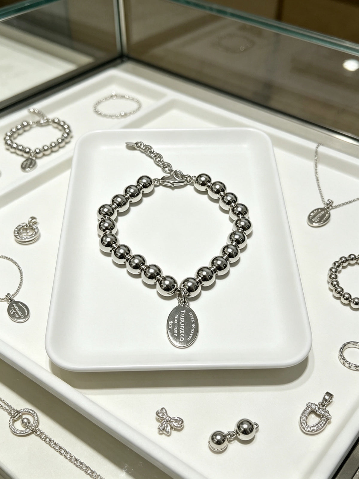 Signature Motif Bracelet in Silver-Tone – Vintage Detail – Design 86 detail view