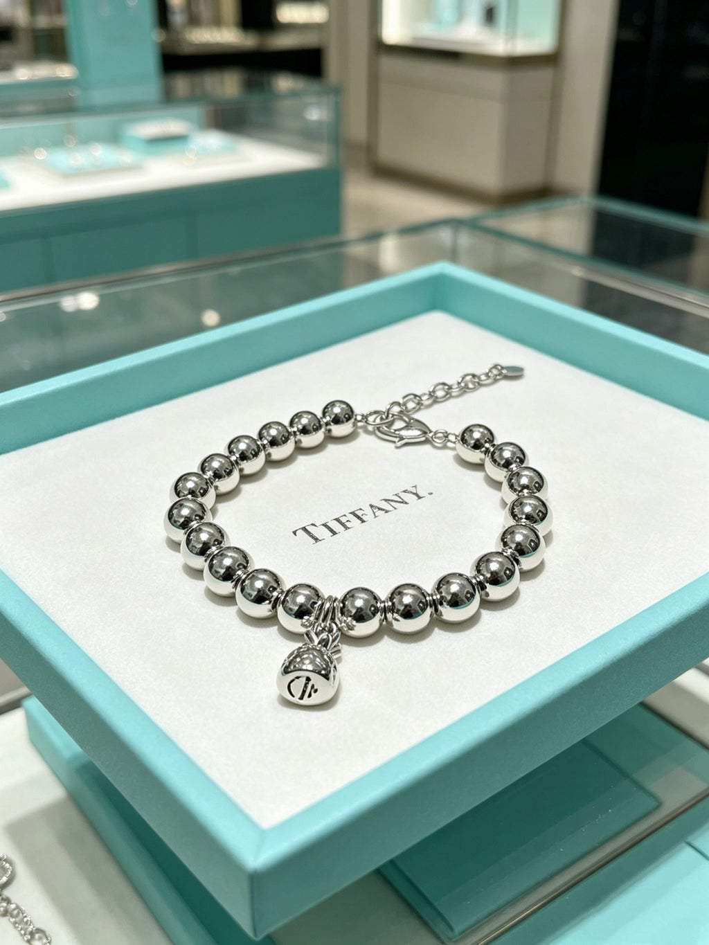 Signature Motif Bracelet in Silver-Tone – Vintage Detail – Design 85 main product view