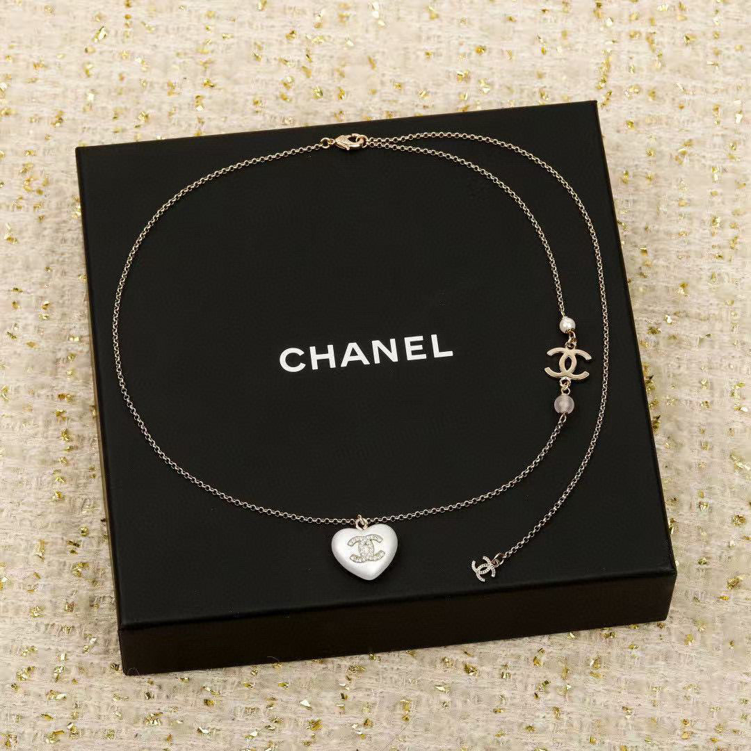 Pearl Pearl-Detail Pendant Necklace – Pearl Detail – Design 057 detail view