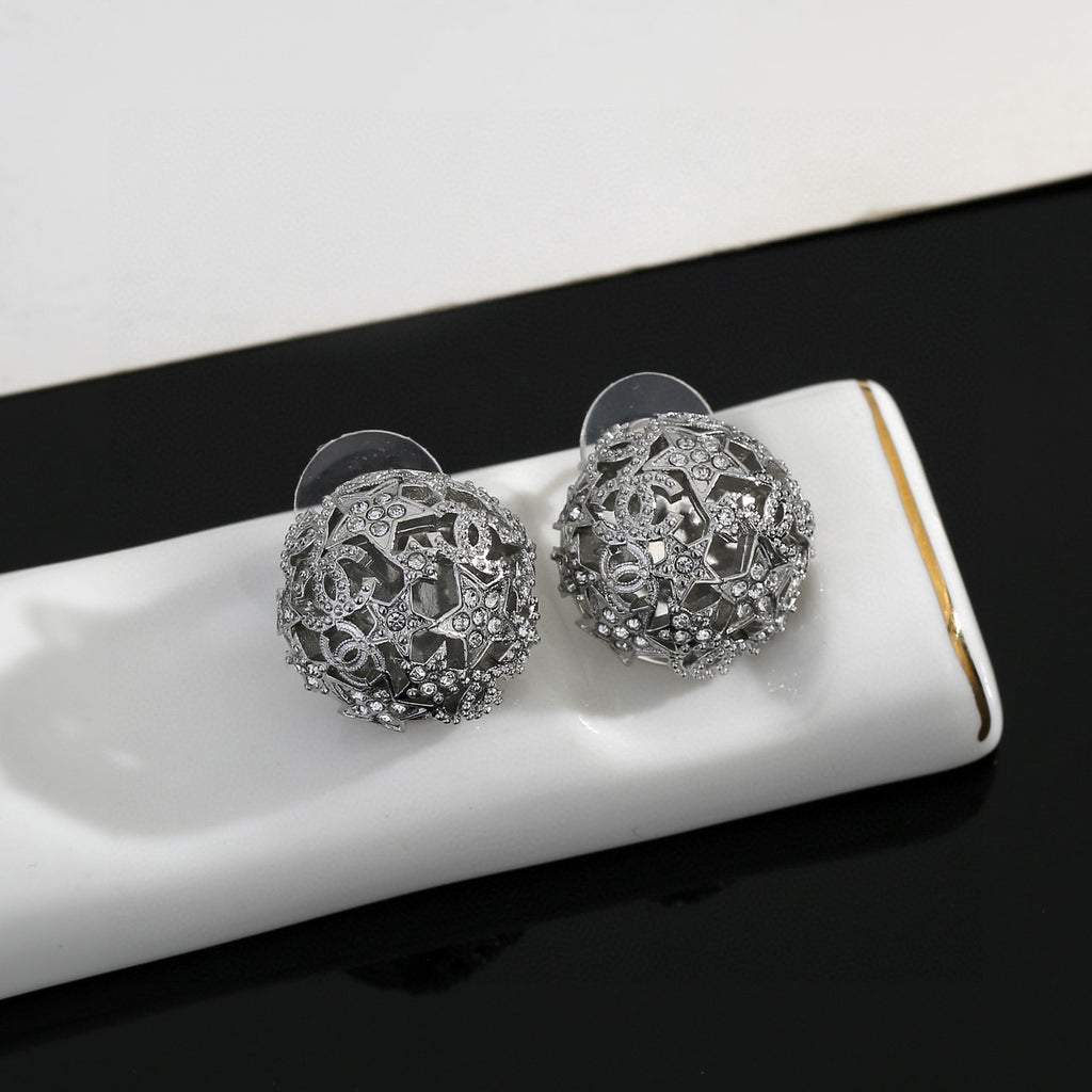 Star Stud Earrings in Gold-Tone – Star Detail – Design 006 side detail