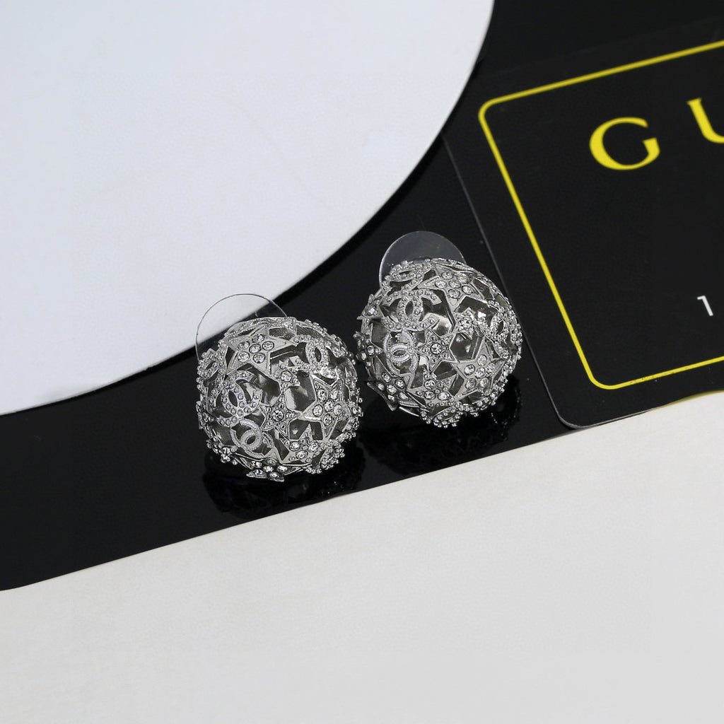 Star Stud Earrings in Gold-Tone – Star Detail – Design 006 detail view