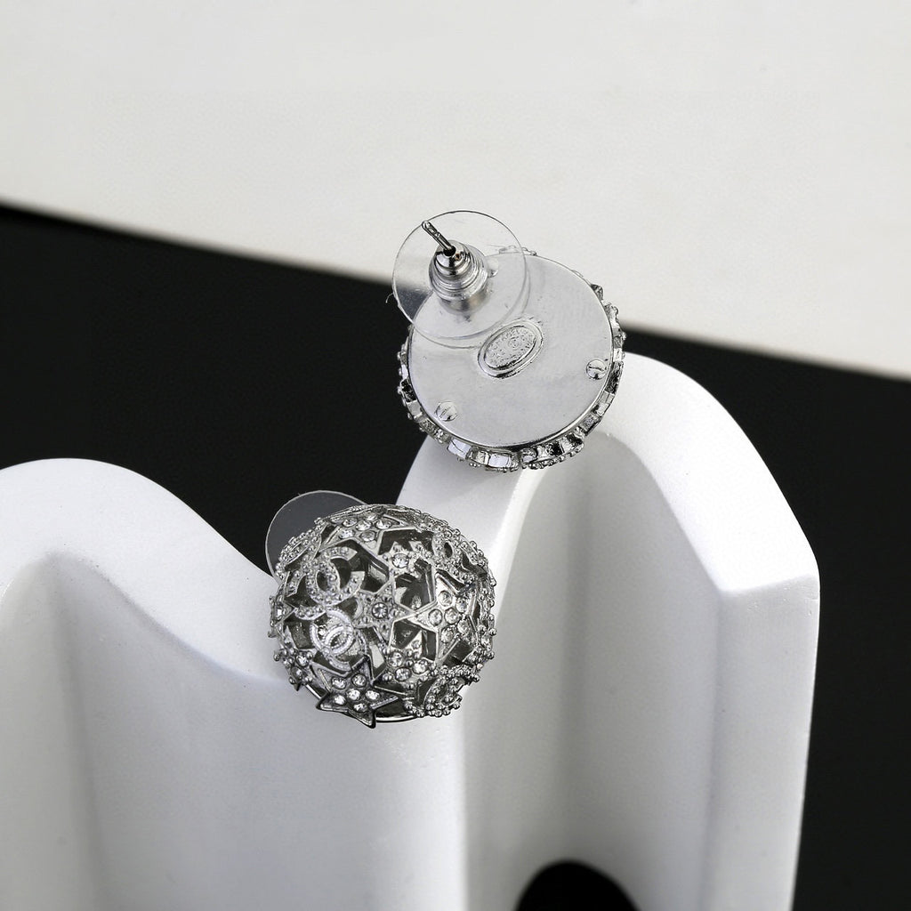 Star Stud Earrings in Gold-Tone – Star Detail – Design 006 close-up detail