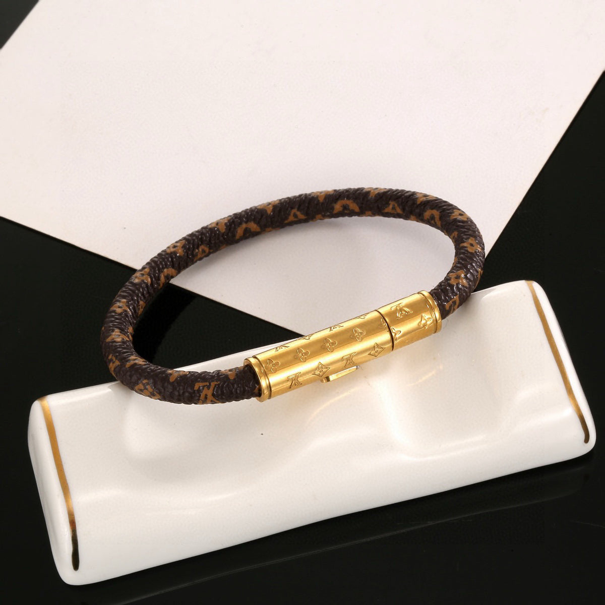 Geometric Emblem Leather-Detail Bracelet – Leather Detail – Design 011 detail view