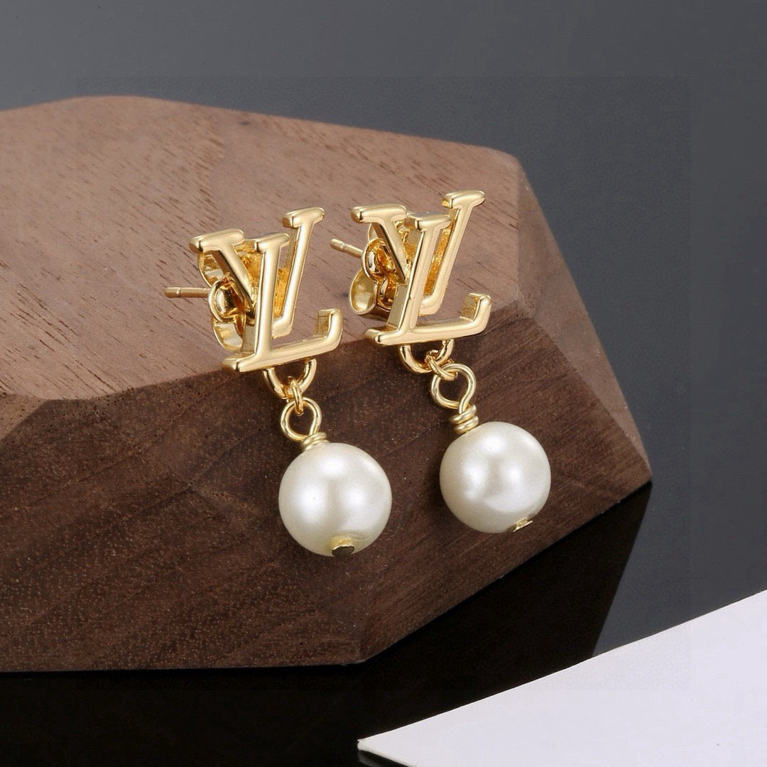 Letter Emblem Stud Earrings in Polished Metal-Tone – Design 040 close-up detail
