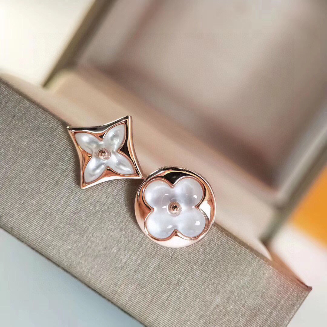 Clover Stud Earrings in Rose-Gold-Tone – Rose Gold Detail – Design 006 detail view
