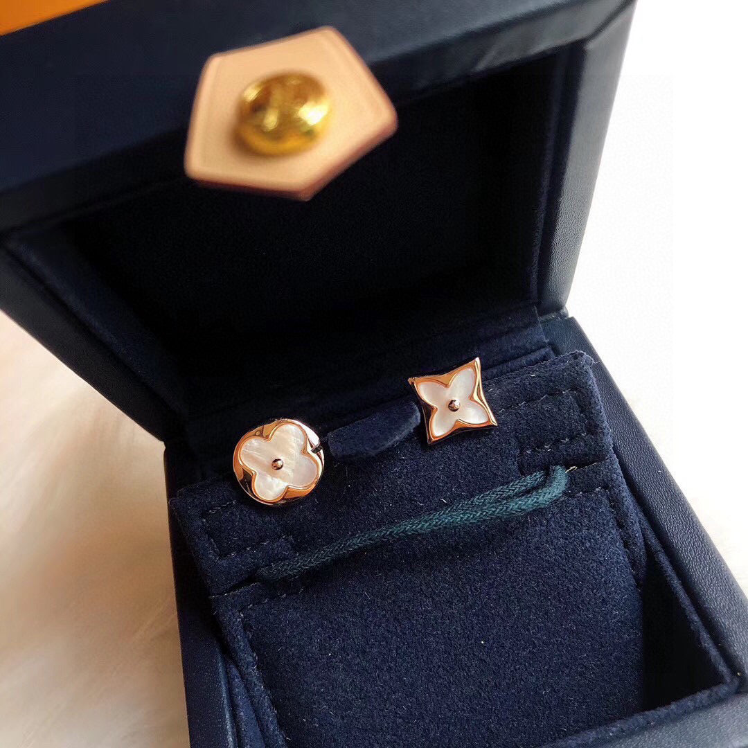 Clover Stud Earrings in Rose-Gold-Tone – Rose Gold Detail – Design 006 front product view