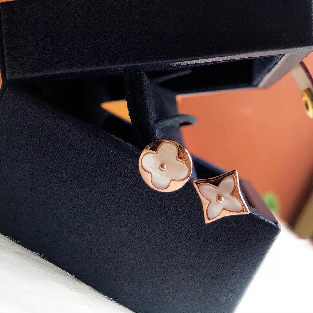 Clover Stud Earrings in Rose-Gold-Tone – Rose Gold Detail – Design 006 main product view