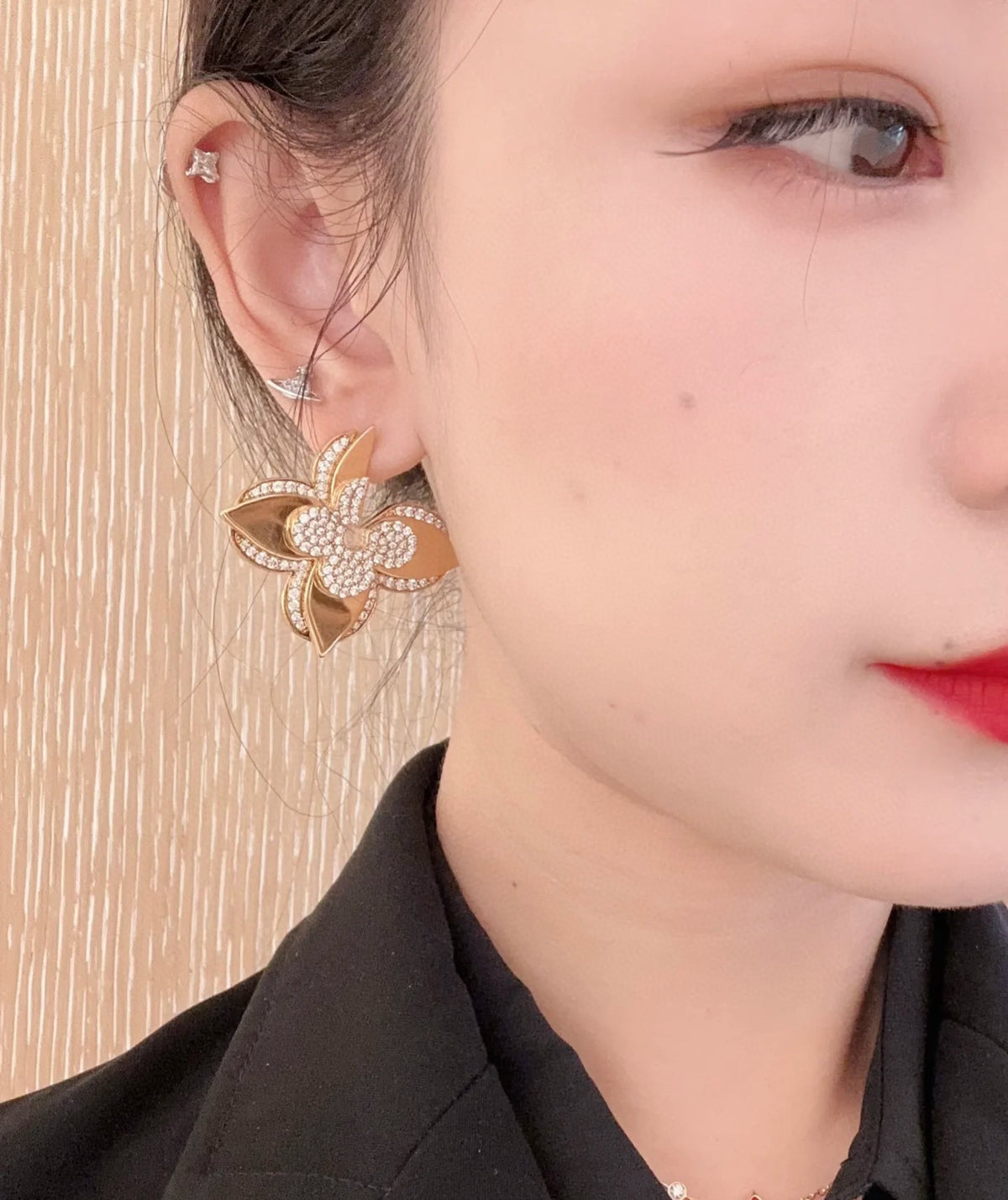 Clover Stud Earrings in Gold-Tone – Clover Detail – Design 008 main product view