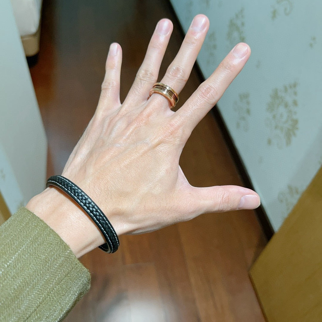 Geometric Emblem Statement Ring in Rose-Gold-Tone – Rose Gold Detail – Design 004 detail view