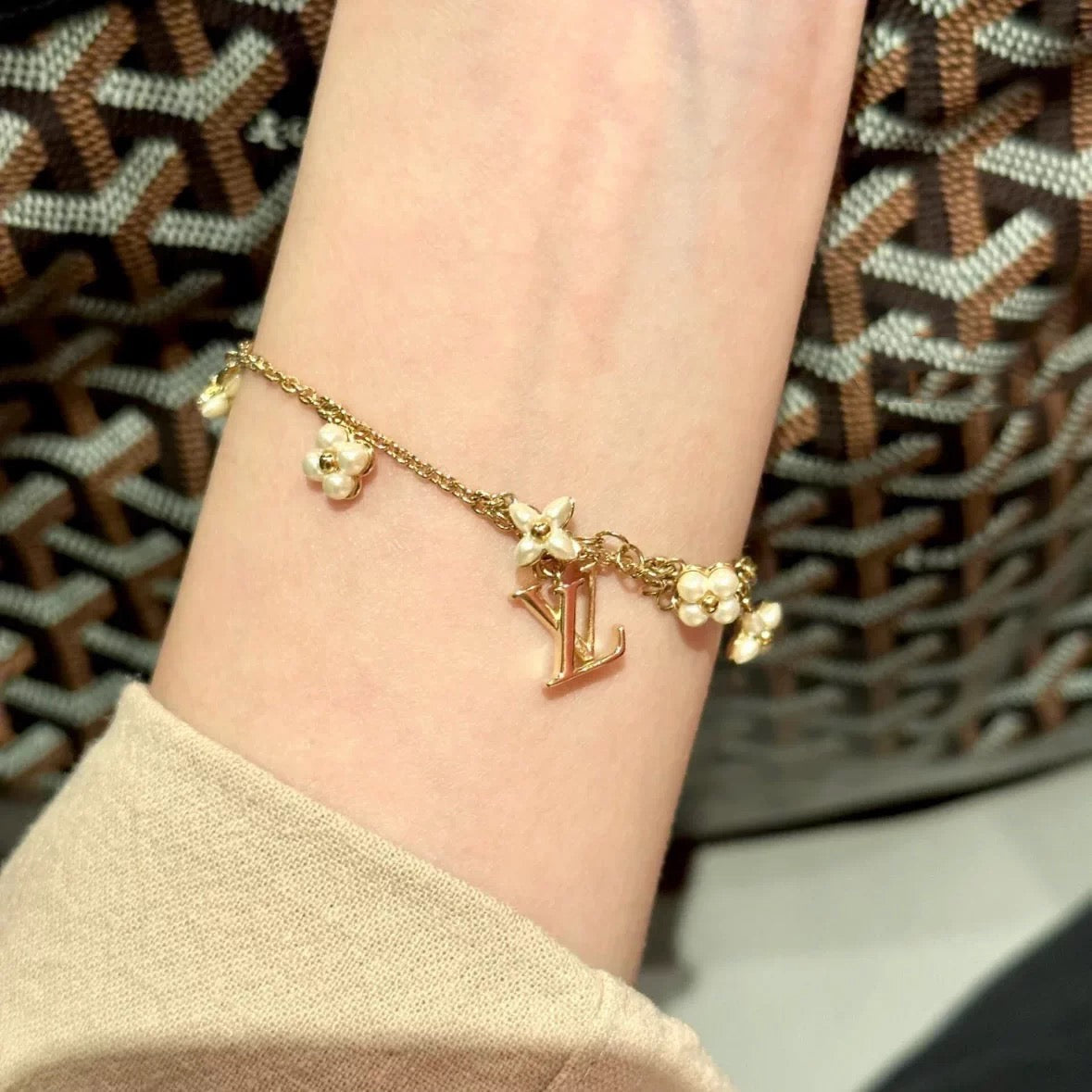 Geometric Emblem Bracelet in Polished Metal-Tone – Design 025 detail view
