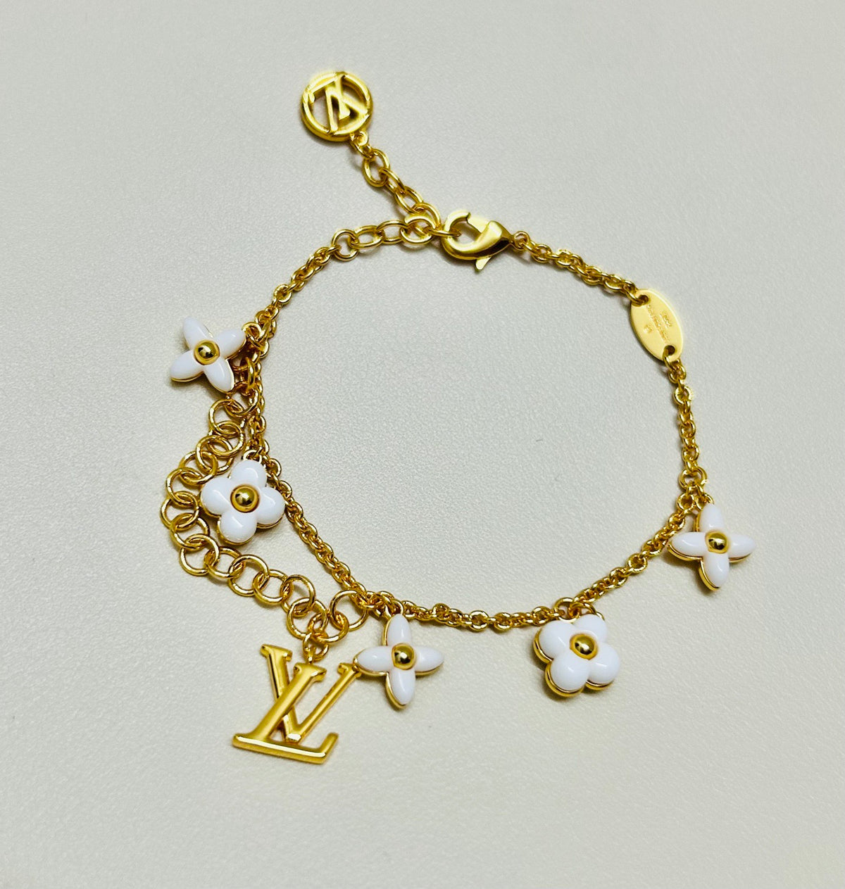 Geometric Emblem Bracelet in Polished Metal-Tone – Design 026 side detail