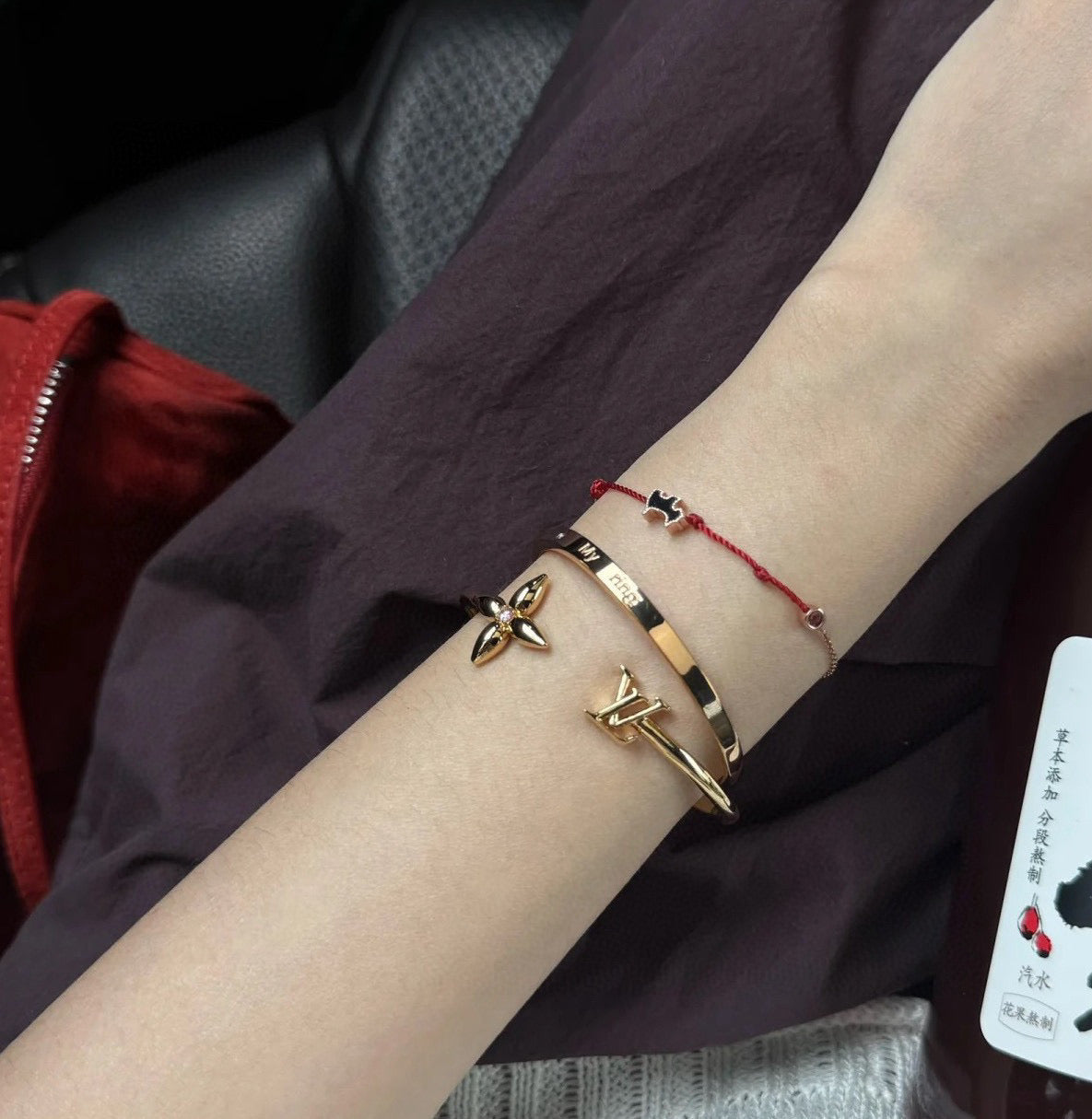 Clover Bangle in Polished Metal-Tone – Clover Detail – Design 017 front product view