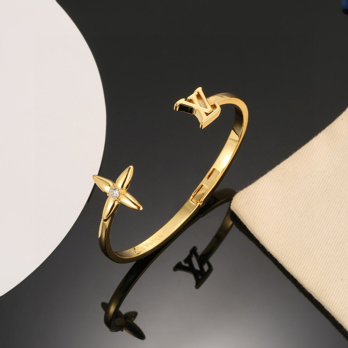 Clover Bangle in Polished Metal-Tone – Clover Detail – Design 017 main product view