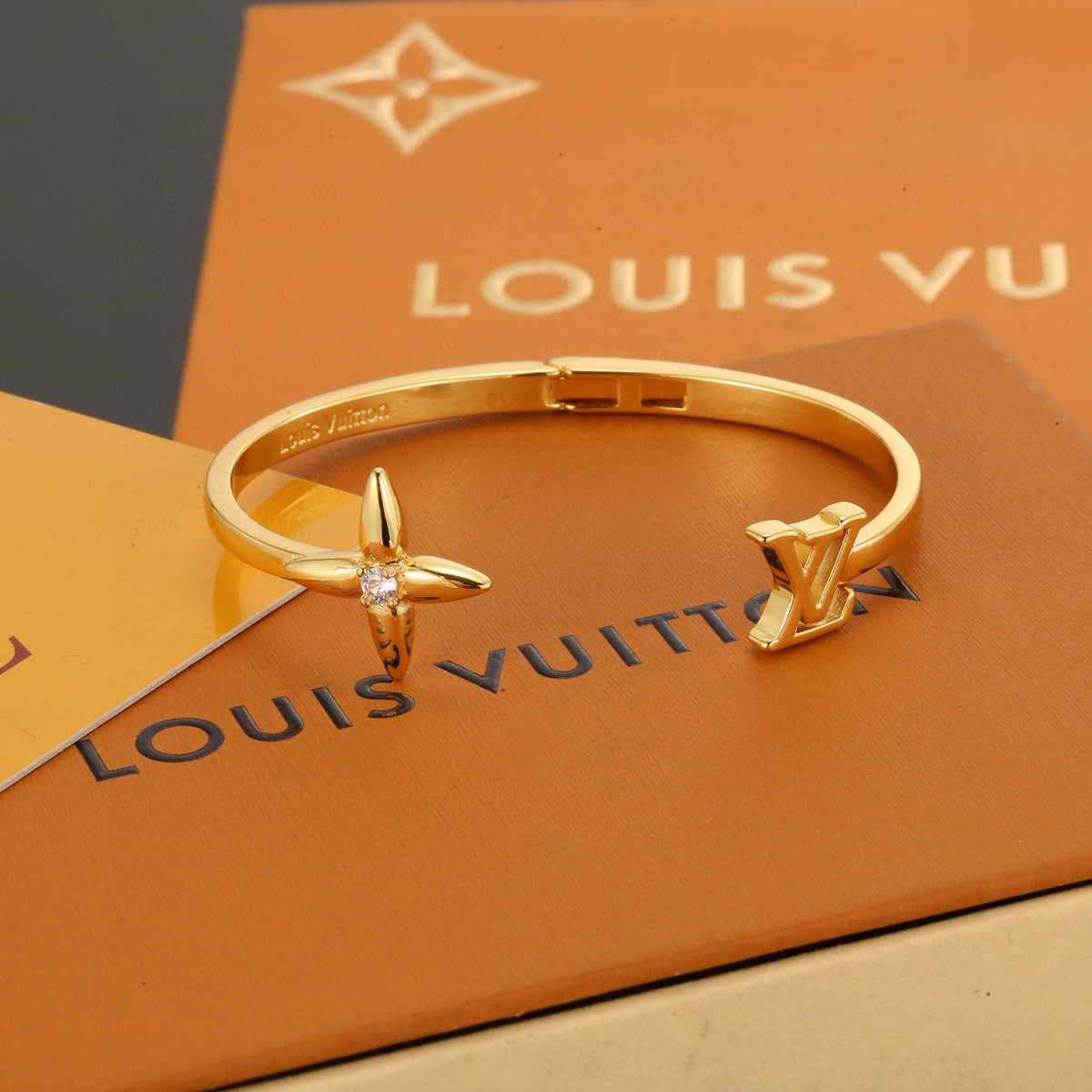 Clover Bangle in Polished Metal-Tone – Clover Detail – Design 017 styled product view