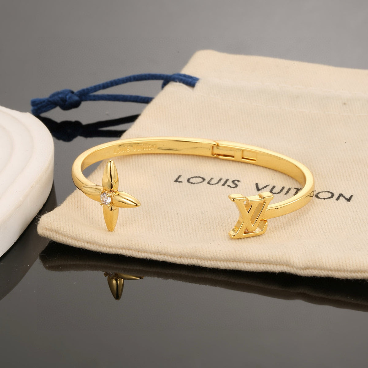 Clover Bangle in Polished Metal-Tone – Clover Detail – Design 013 close-up detail