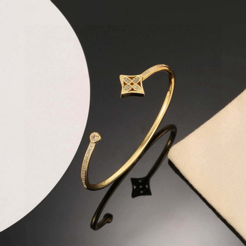 Clover Bangle in Polished Metal-Tone – Clover Detail – Design 012 main product view