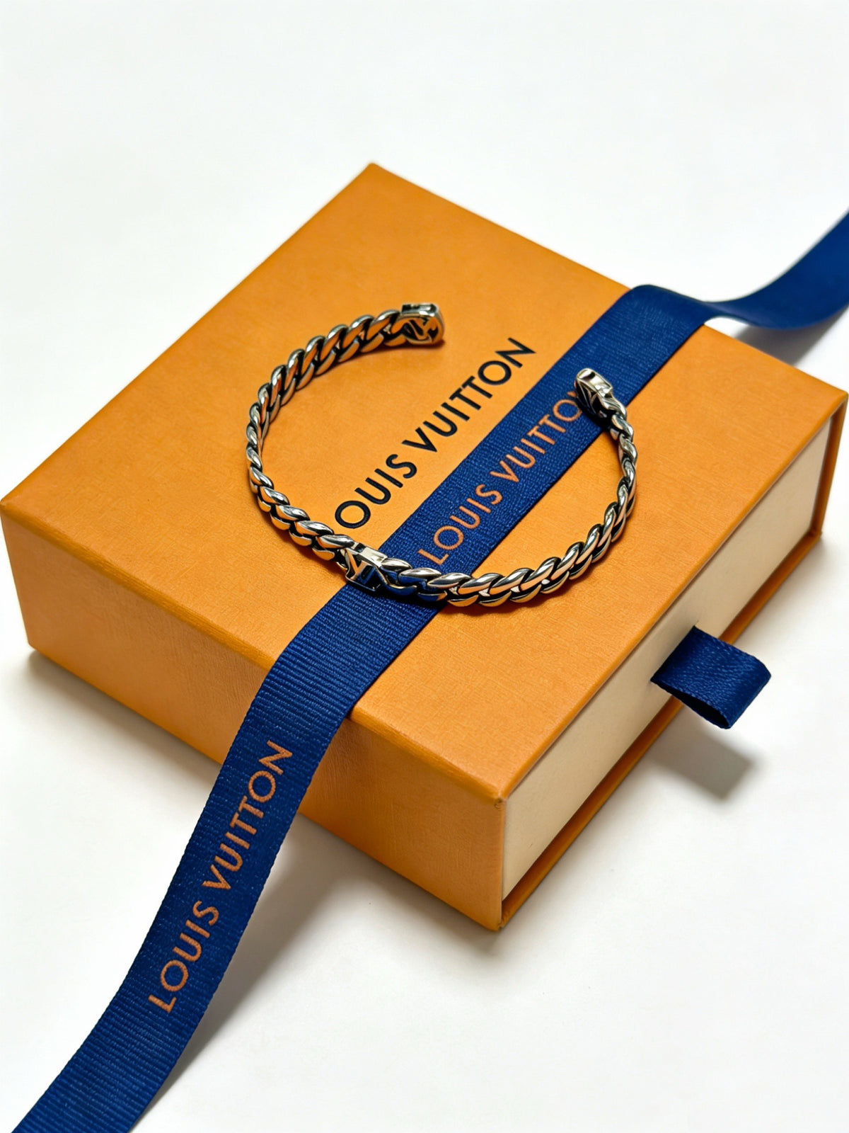 Chain Bangle in Silver-Tone – Design 011 styled product view