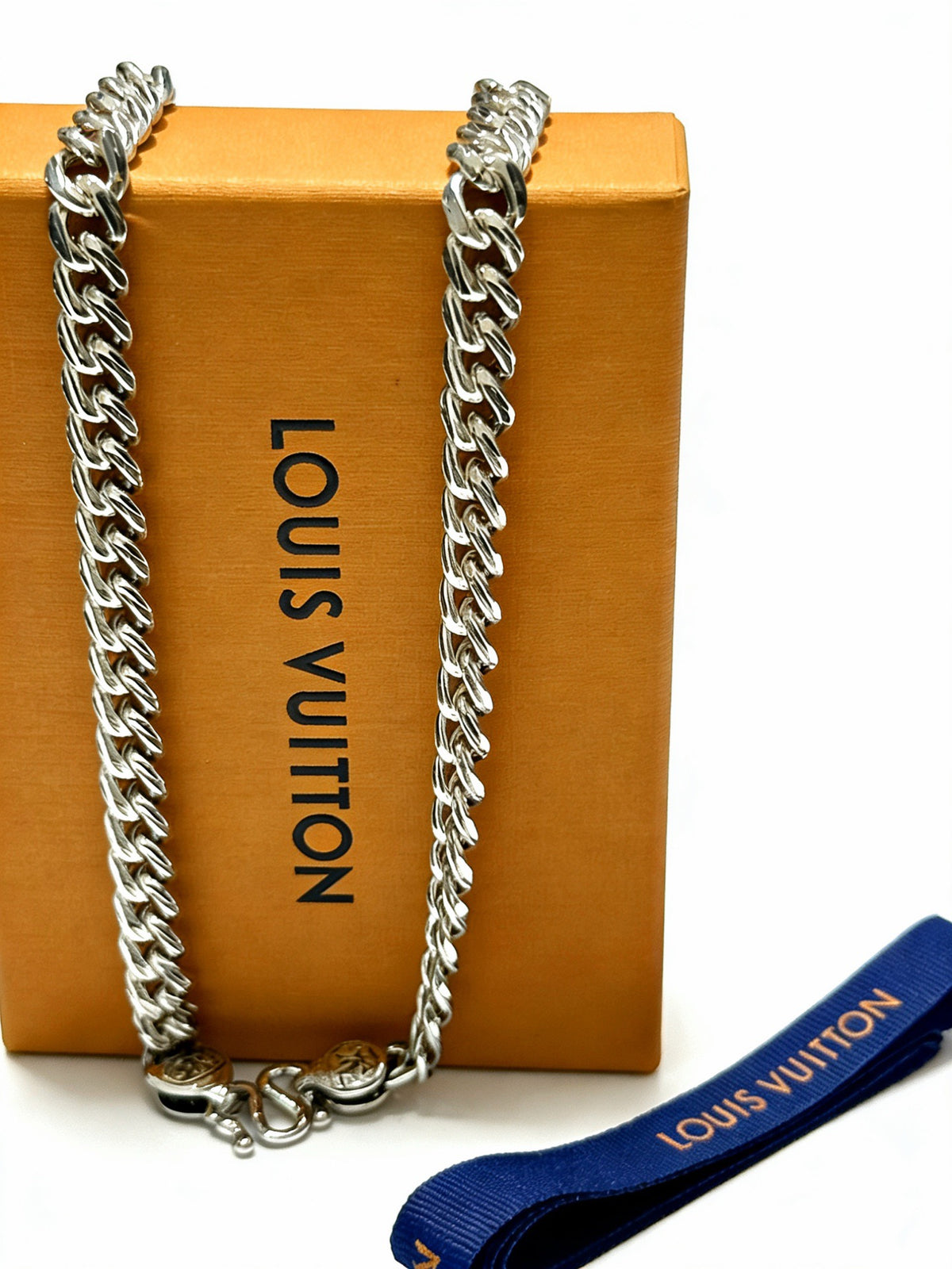 Chain Pendant Necklace in Silver-Tone – Design 035 detail view