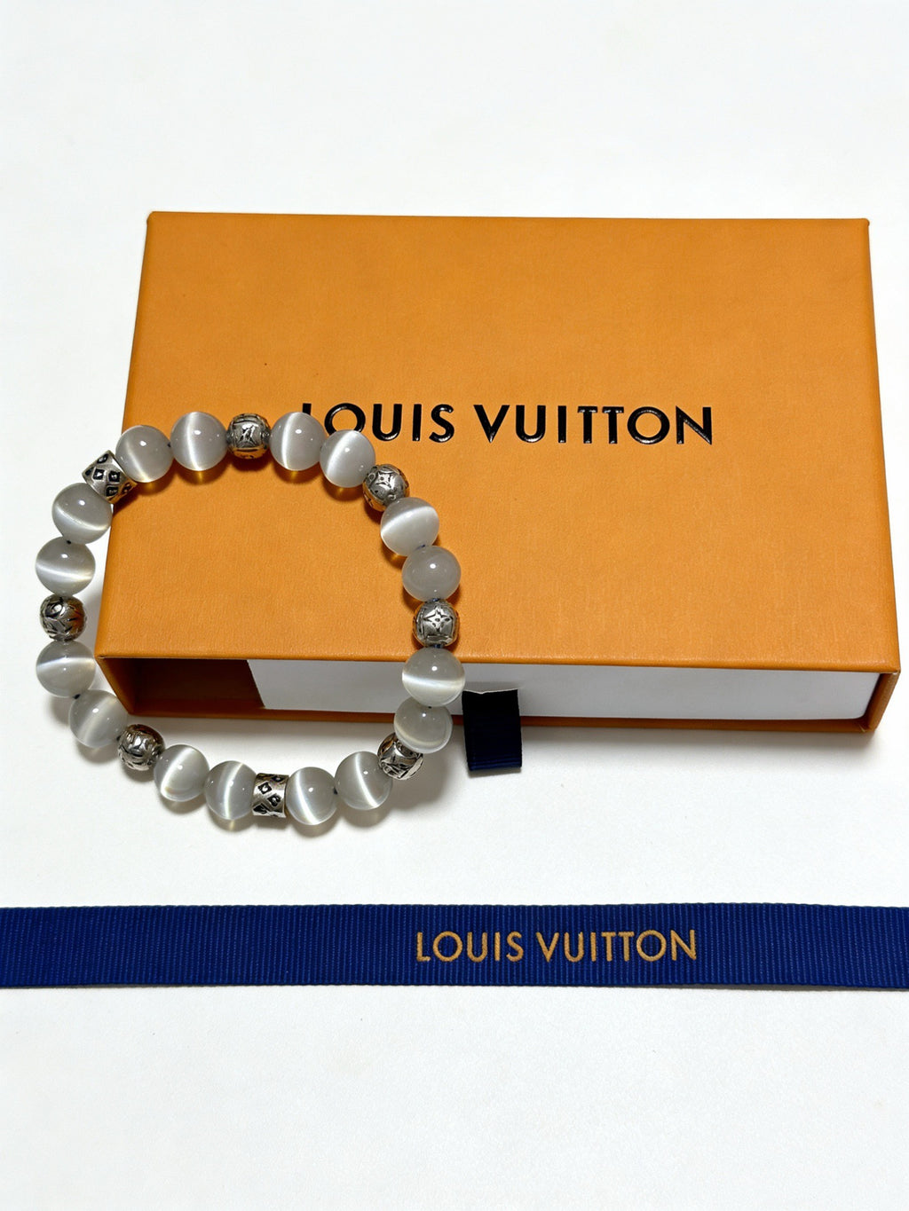 Geometric Emblem Bracelet in Silver-Tone – Design 029 detail view