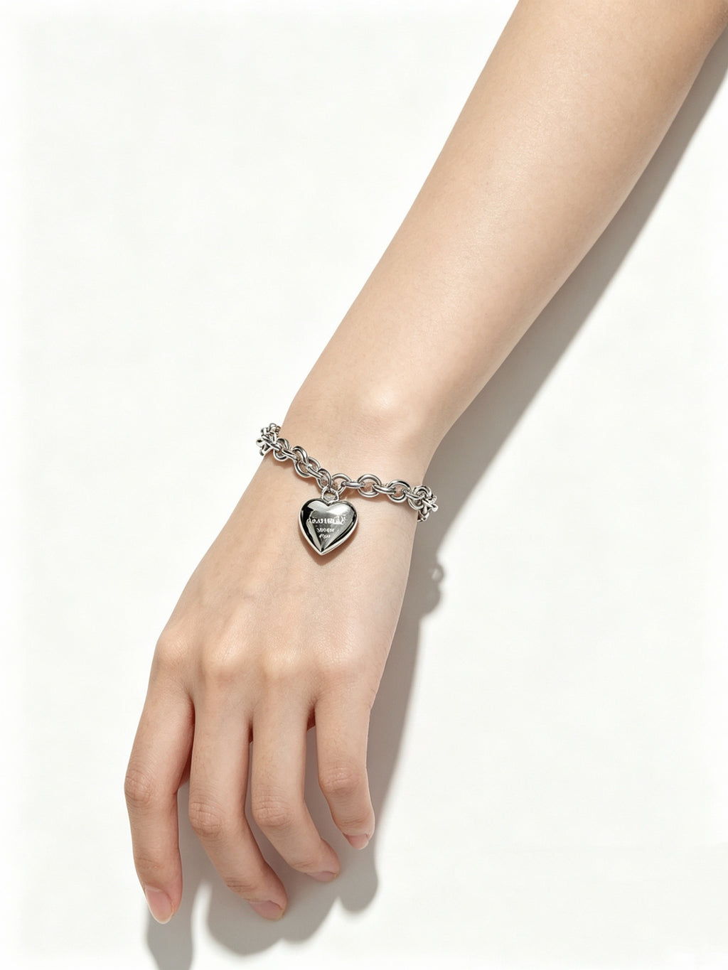Signature Motif Bracelet in Silver-Tone – Vintage Detail – Design 82 close-up detail