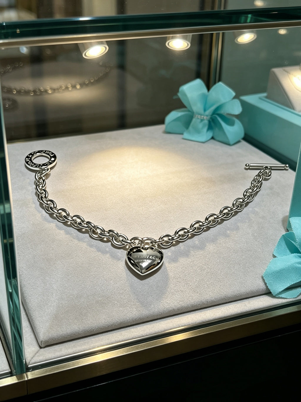 Signature Motif Bracelet in Silver-Tone – Vintage Detail – Design 82 detail view