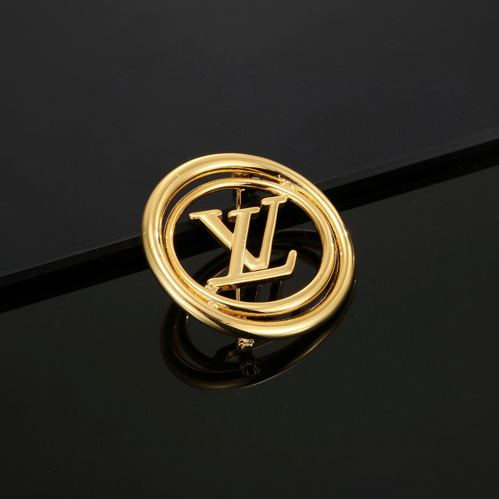Letter Emblem Brooch in Polished Metal-Tone – Design 007 close-up detail