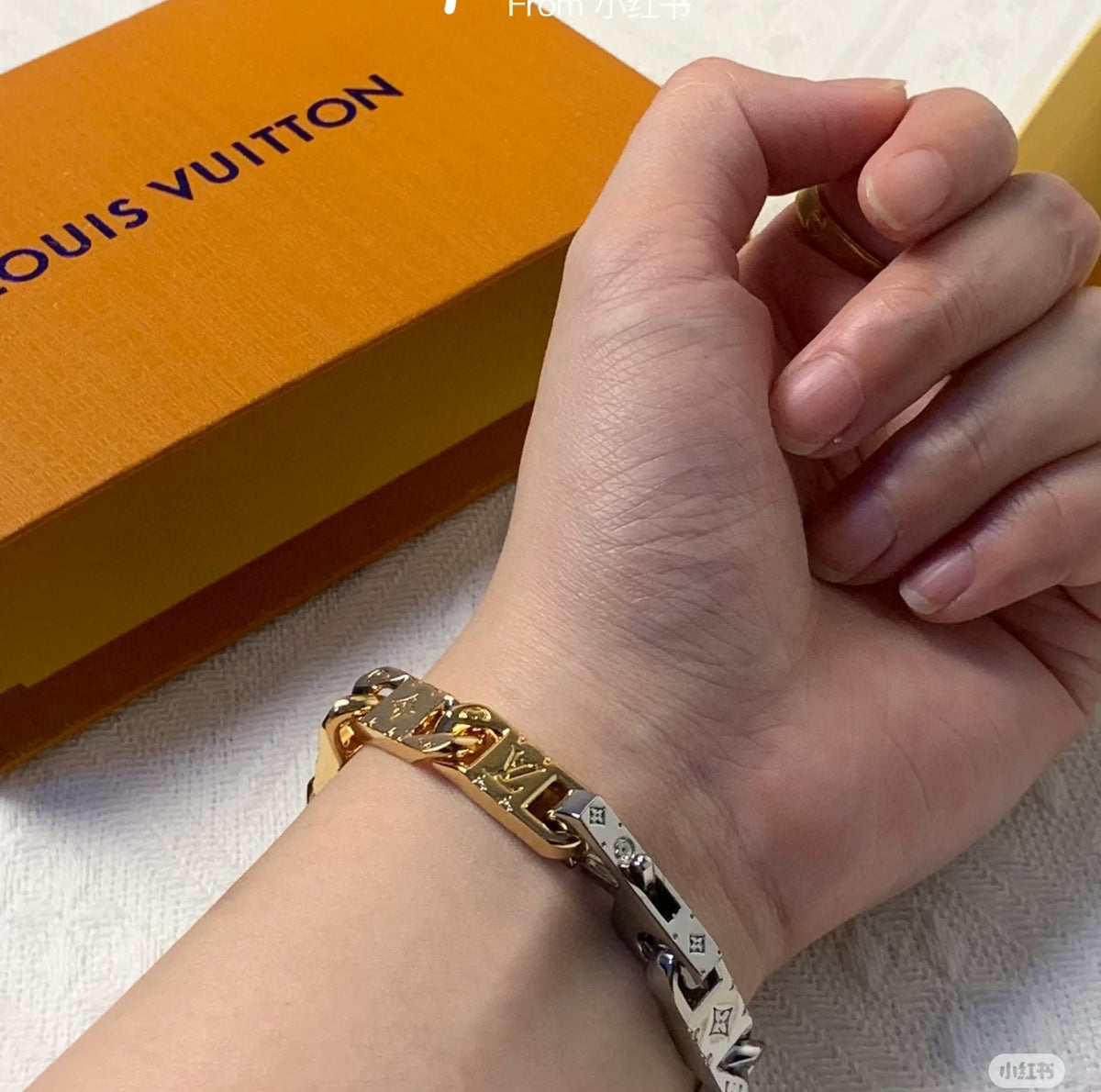 Letter Emblem Bracelet in Polished Metal-Tone – Design 037 close-up detail