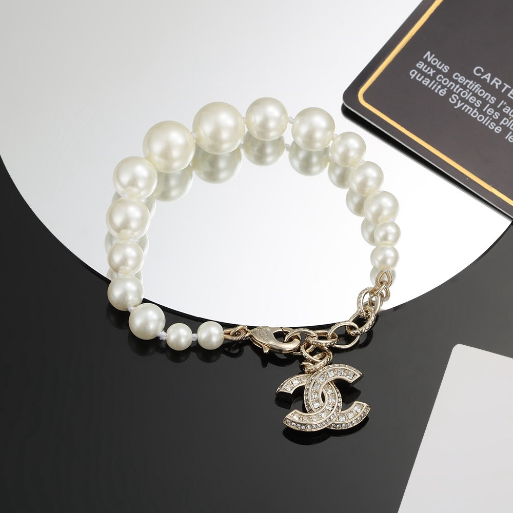Pearl Bracelet in Polished Metal-Tone – Pearl Detail – Design 008 front product view