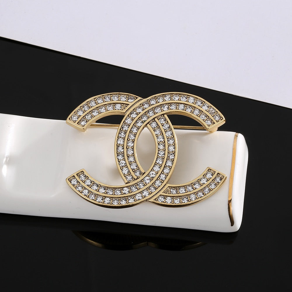 Double-C Emblem Brooch in Gold-Tone – Design 026 detail view