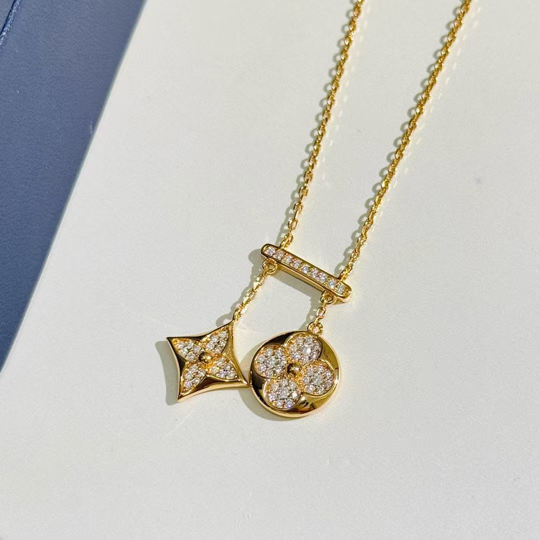 Clover Pendant Necklace in Polished Metal-Tone – Clover Detail – Design 009 main product view