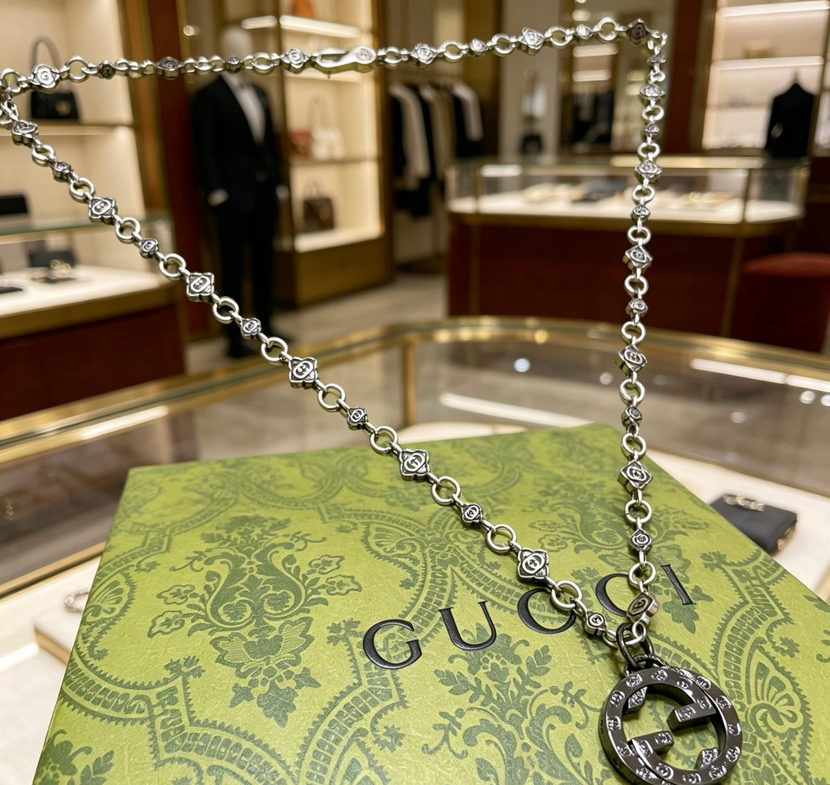 Double-G Emblem Pendant Necklace in Silver-Tone – Vintage Detail – Design 036 side detail