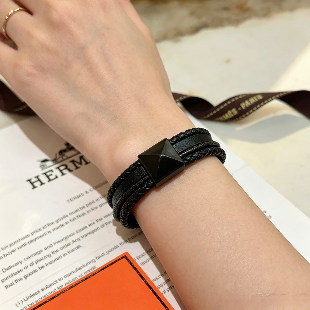 Horse Bangle in Gold-Tone – Design 032 styled product view