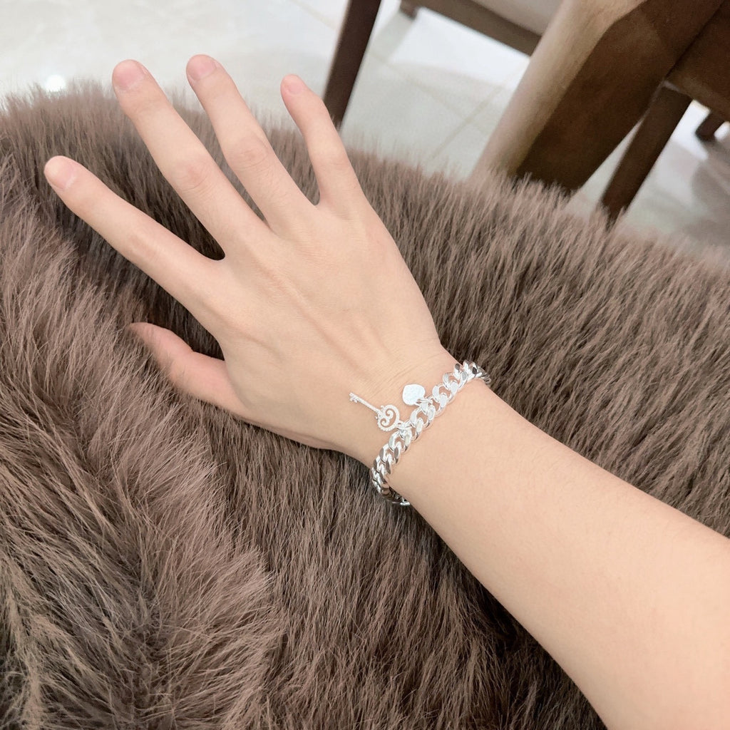 Signature Motif Bracelet in Silver-Tone – Vintage Detail – Design 91 detail view