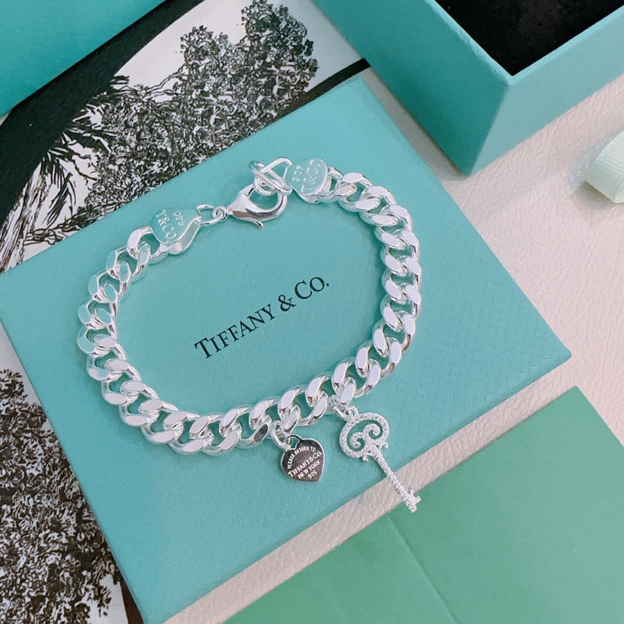 Signature Motif Bracelet in Silver-Tone – Vintage Detail – Design 91 main product view
