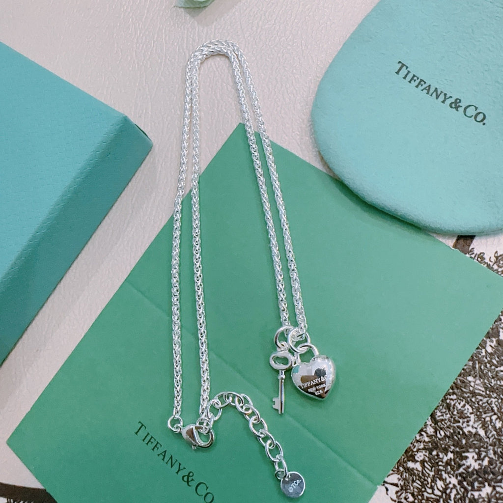 Signature Motif Pendant Necklace in Silver-Tone – Vintage Detail – Design 50 detail view