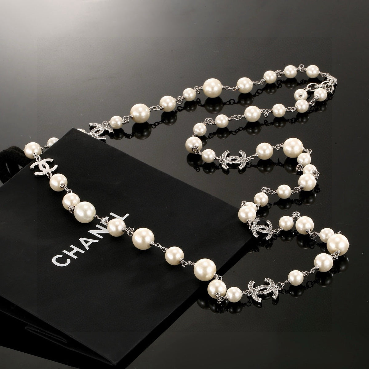 Pearl Pearl-Detail Pendant Necklace – Pearl Detail – Design 059 front product view