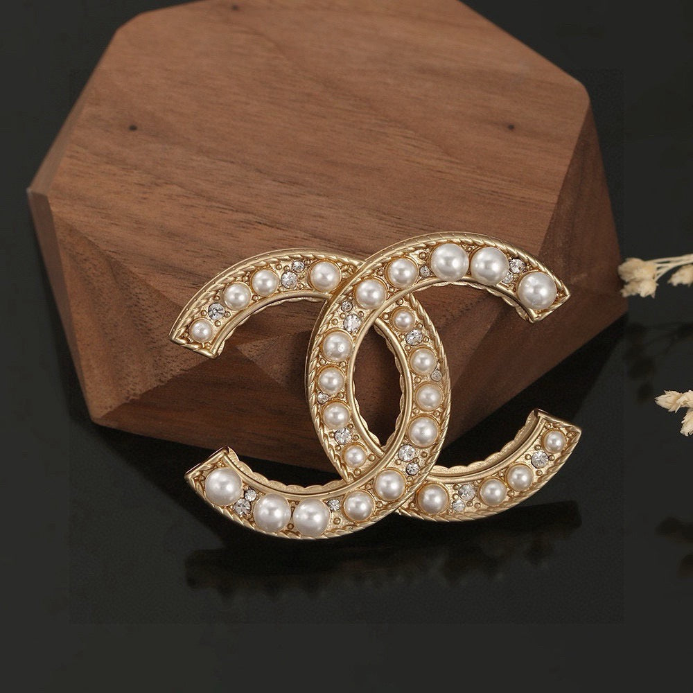 Double-C Emblem Brooch in Gold-Tone – Pearl Detail – Design 004 front product view