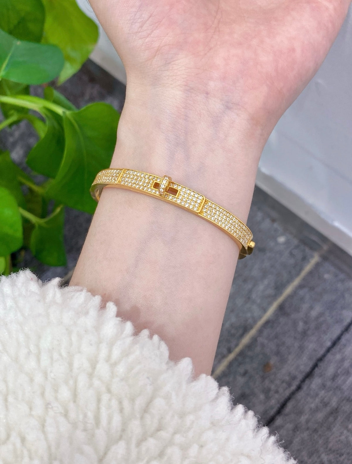 Geometric Emblem Bangle in Gold-Tone – Gold Detail – Design 002 detail view