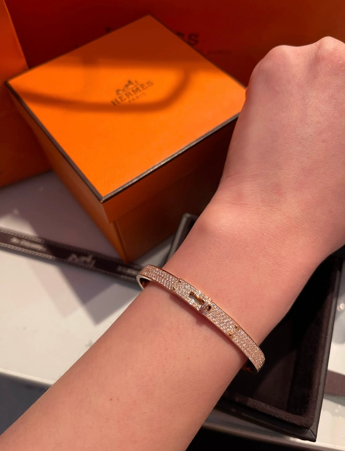 Geometric Emblem Bangle in Rose-Gold-Tone – Rose Gold Detail – Design 003 detail view