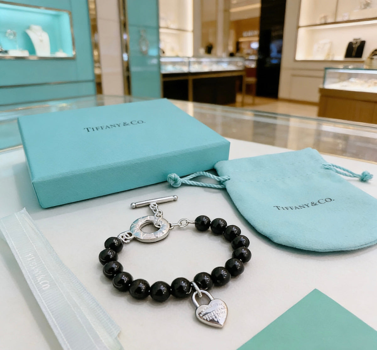 Signature Motif Bracelet in Silver-Tone – Agate Detail – Design 02 detail view