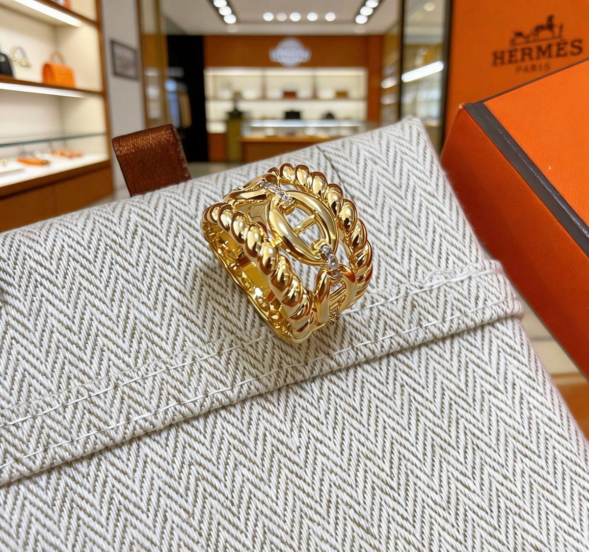 Toggle Statement Ring in Gold-Tone – Toggle Detail side detail